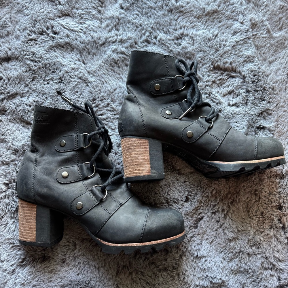 Sorel Lace-Up Leather boots